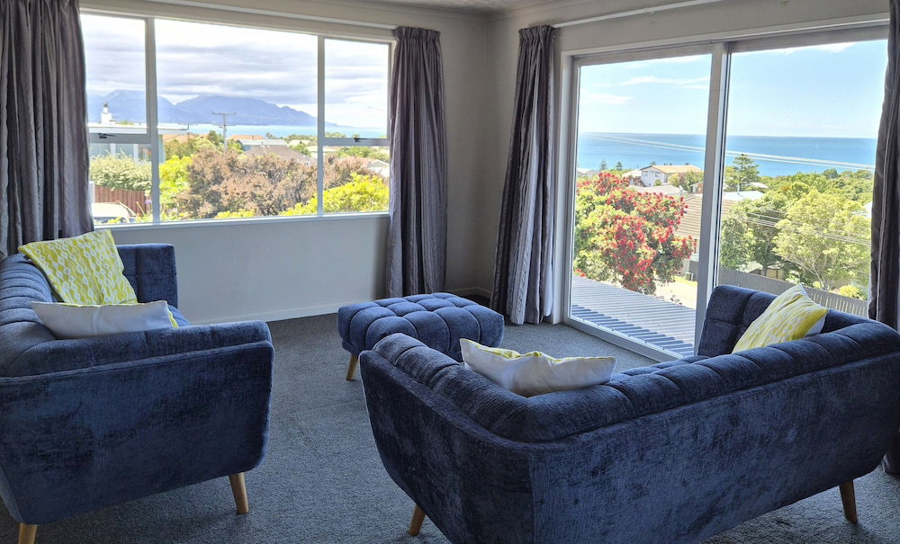 Hotel Ocean & Mountain Views 3-Bedroom Home