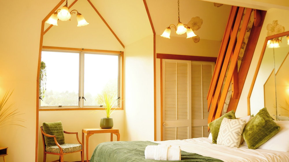 Hotel Ora Springs Retreat