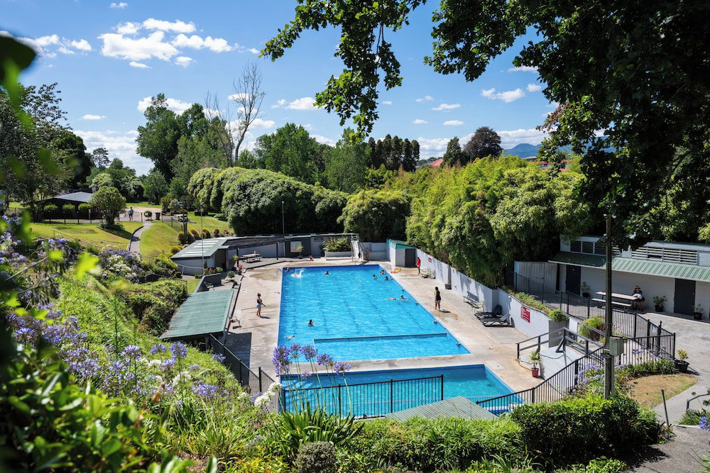 Hotel Opal Hot Springs & Holiday Park