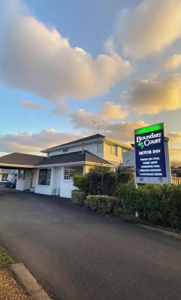 Hotel Boundary Court Motor Inn