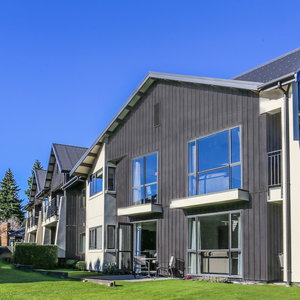 Hotel Village Lake Apartments cazare Hanmer Springs