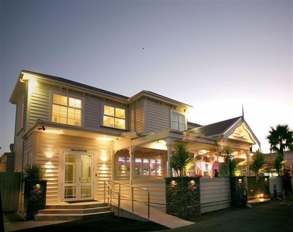 Hotel Tuakau Hotel