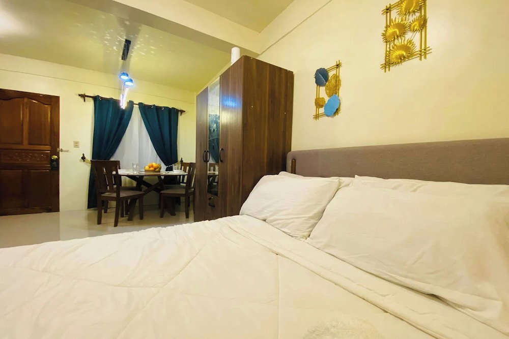 Lazy Daze Hometel Boracay