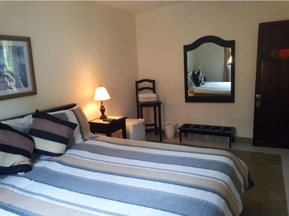 Hibiscus House Bed And Breakfast