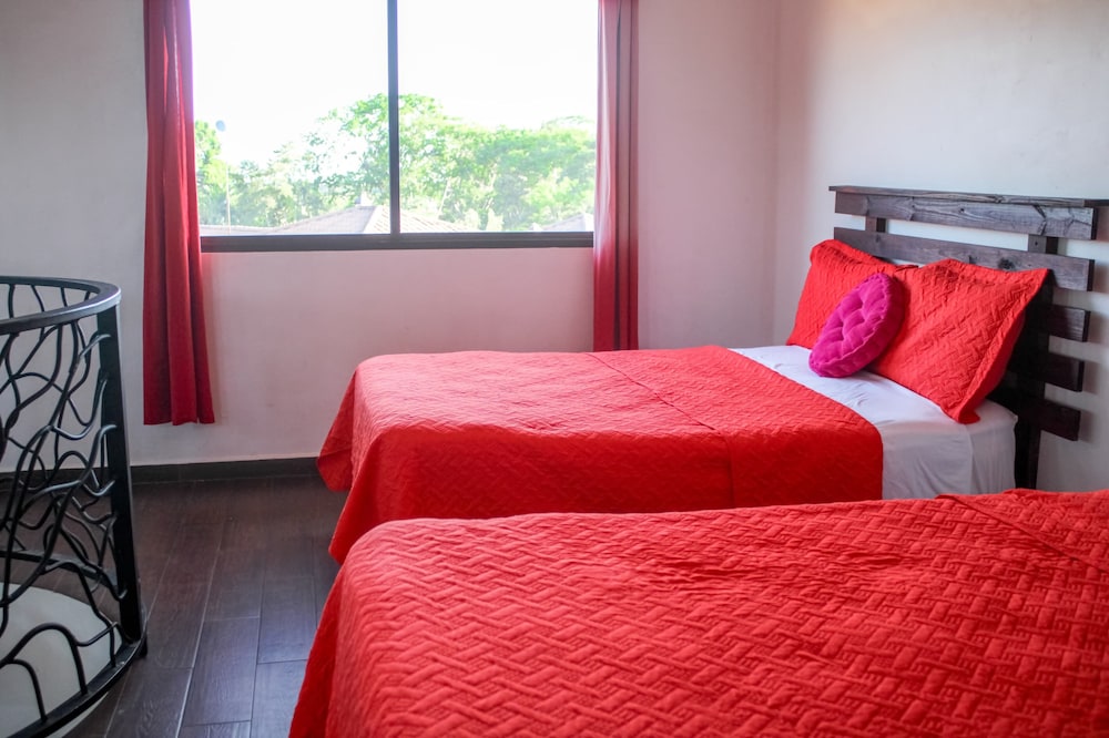 Country Hills Las Lajas