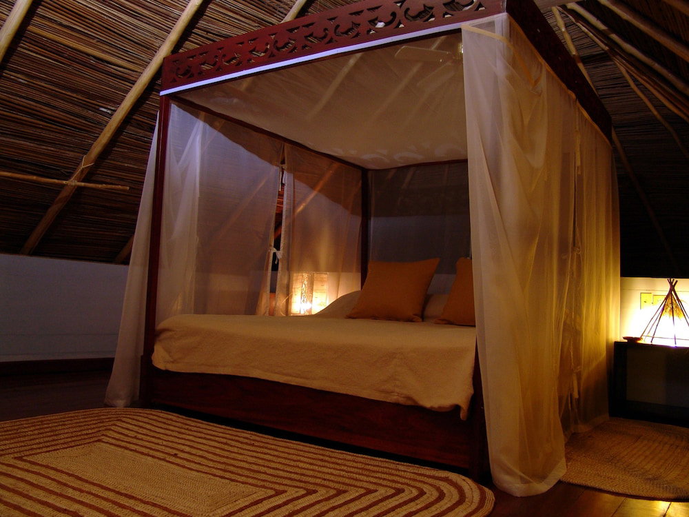 Punta Caracol Acqua Lodge