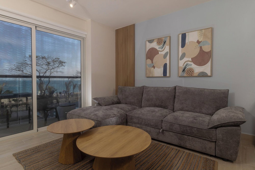 Surfside Beachfront Suites By Playa Caracol Resorts
