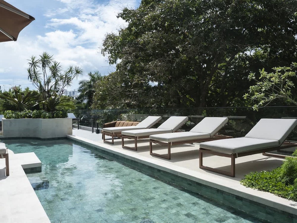 Hotel Pool Gym In Prime Location With 1 Bedroom