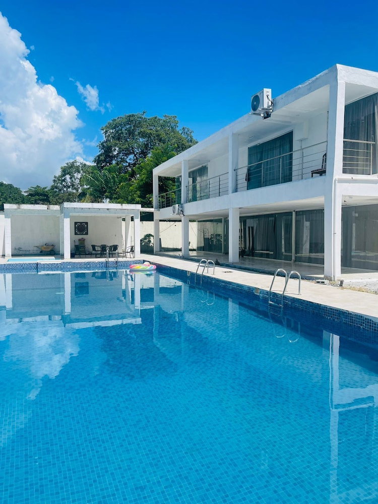 Hotel Gorgona Beach Hotel