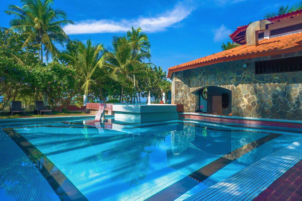 Hotel Las Olas Resort
