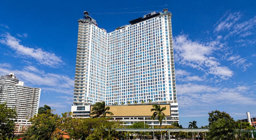 Hotel Apartments At The Sands – Ocean View Panama City