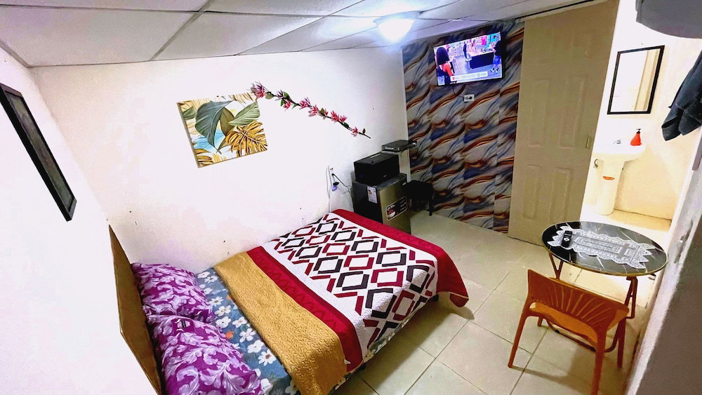 Hotel Habitación Con Entrada Privada En Playa Dorada + Kitchenette Y Baño.