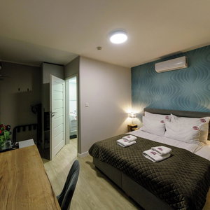 Hotel Kamienica No111A cazare Wlochy