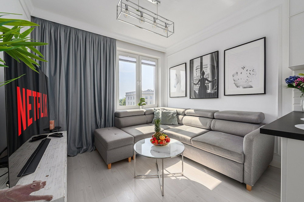 Hotel Lumina 3-Room Apartment Near The Metro