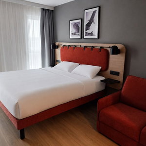 Hotel Campanile Prime Warsaw Airport cazare Wlochy