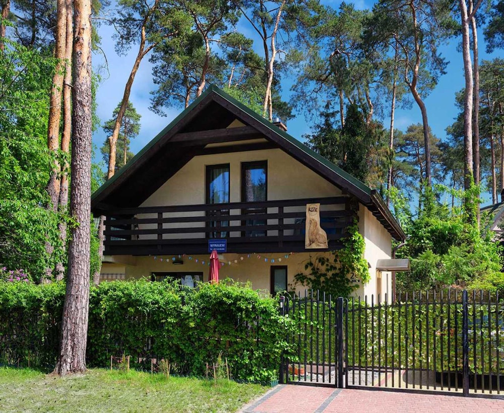 Hotel Holiday Home In Lukecin Near Baltic Beach
