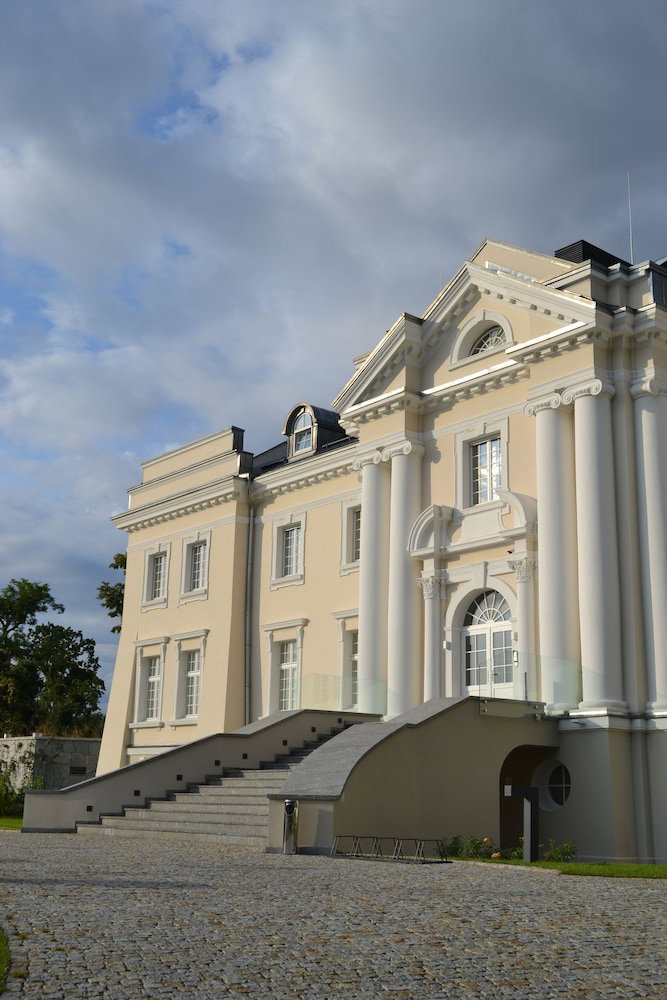 Hotel Pałac Komierowo