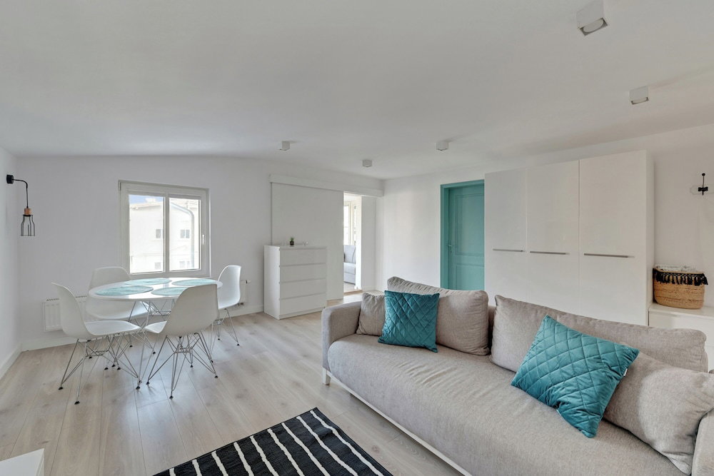 Hotel Veranda By Grand Apartments