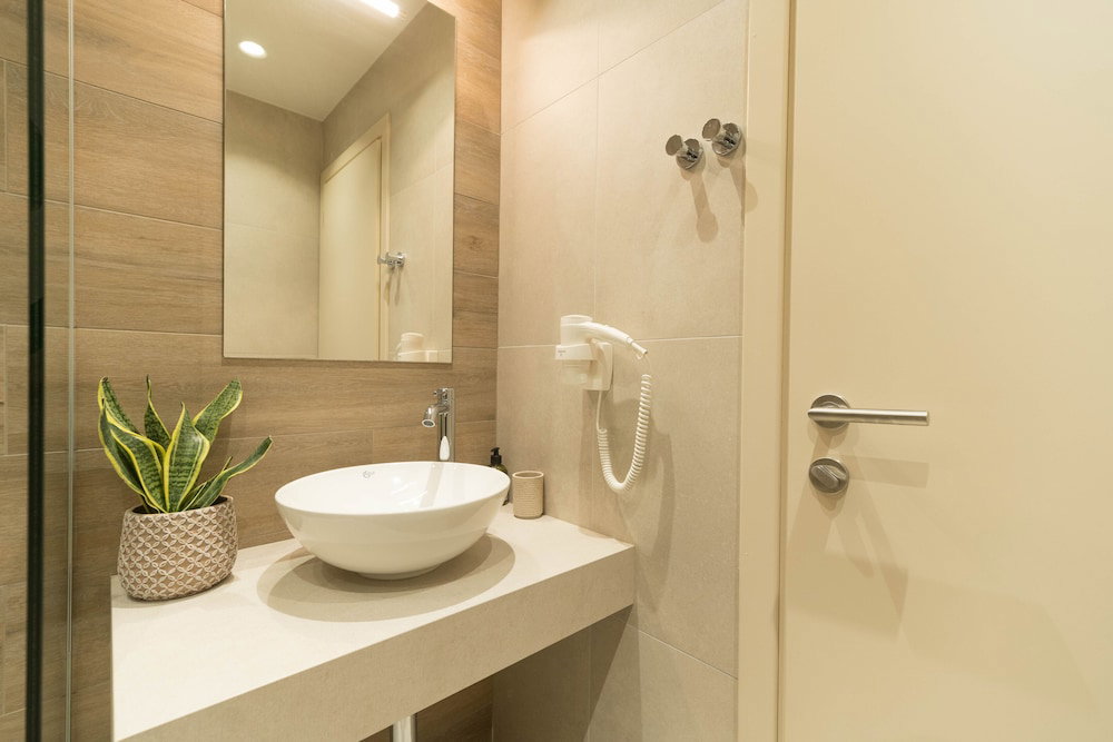 dal travel Antel Suites & Apartments
