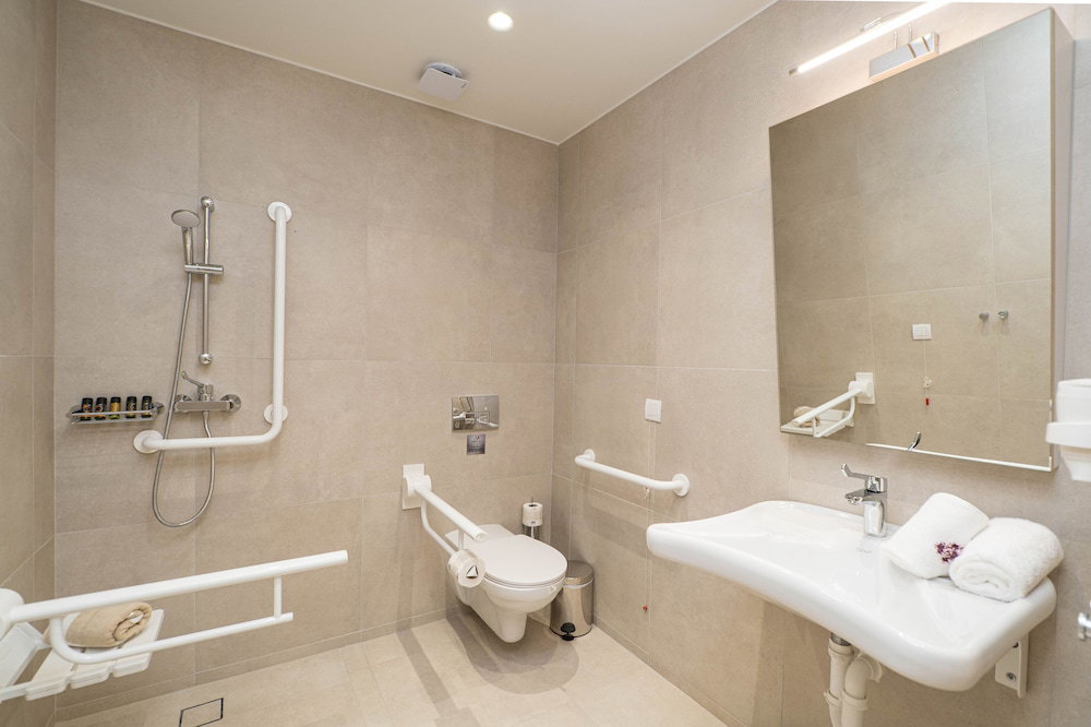dal travel Antel Suites & Apartments