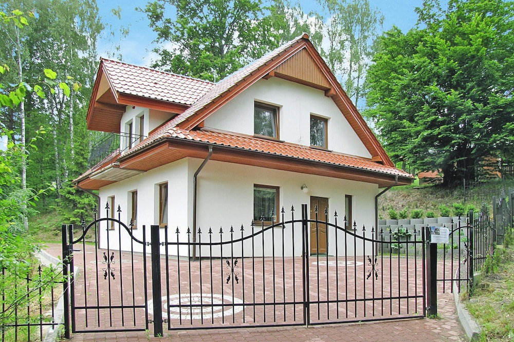 Hotel Holiday Home In Kretowiny Near Lake