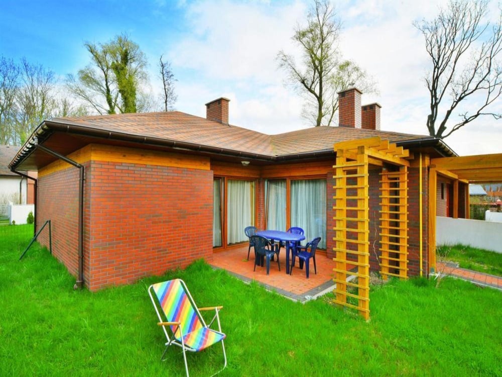 Hotel Holiday Home With Garden, Close To The Beach