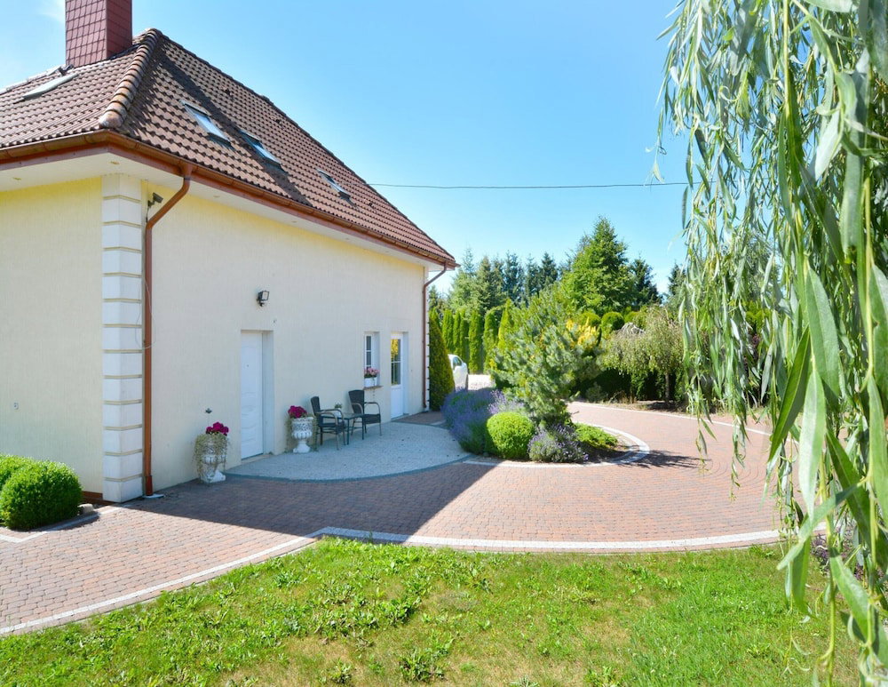Hotel Holiday Apartment, 3 Bedrooms, Garden, Slowino