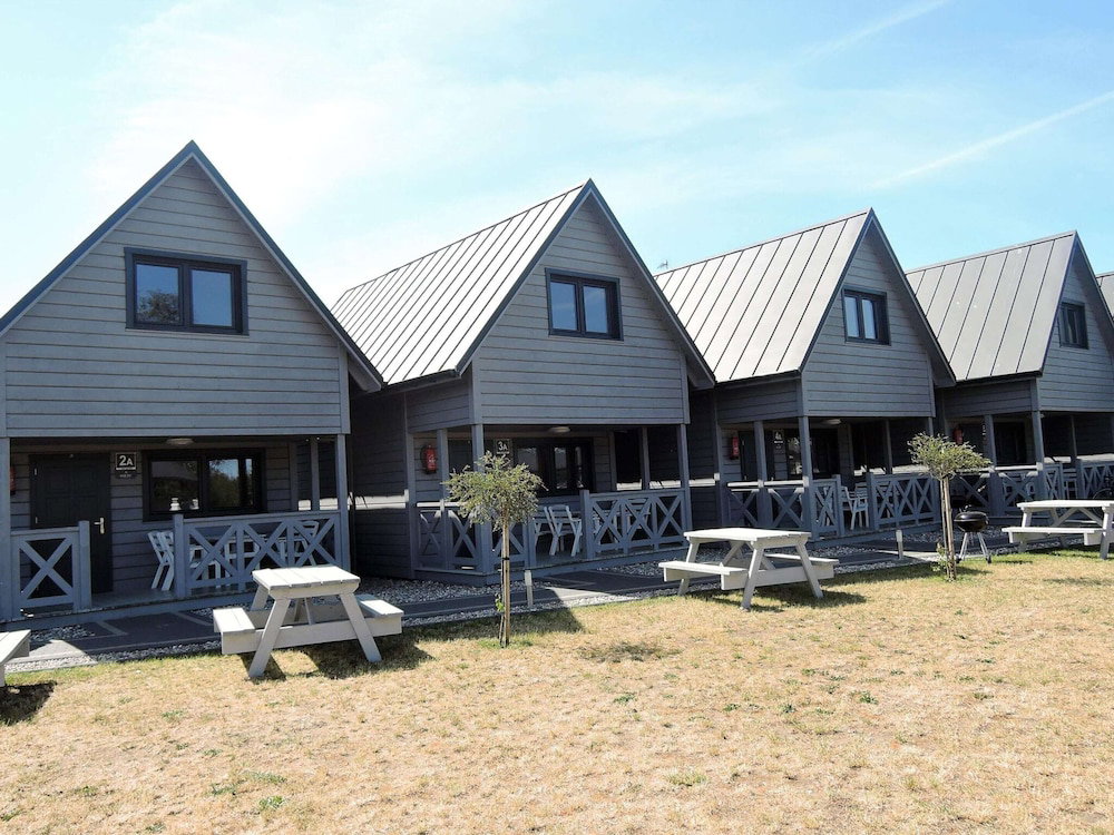 Hotel Holiday Home In Dziwnowek By Sea And Lake