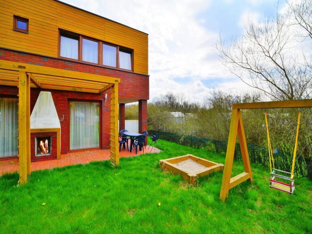 Hotel Spacious Holiday Home With Private Garden