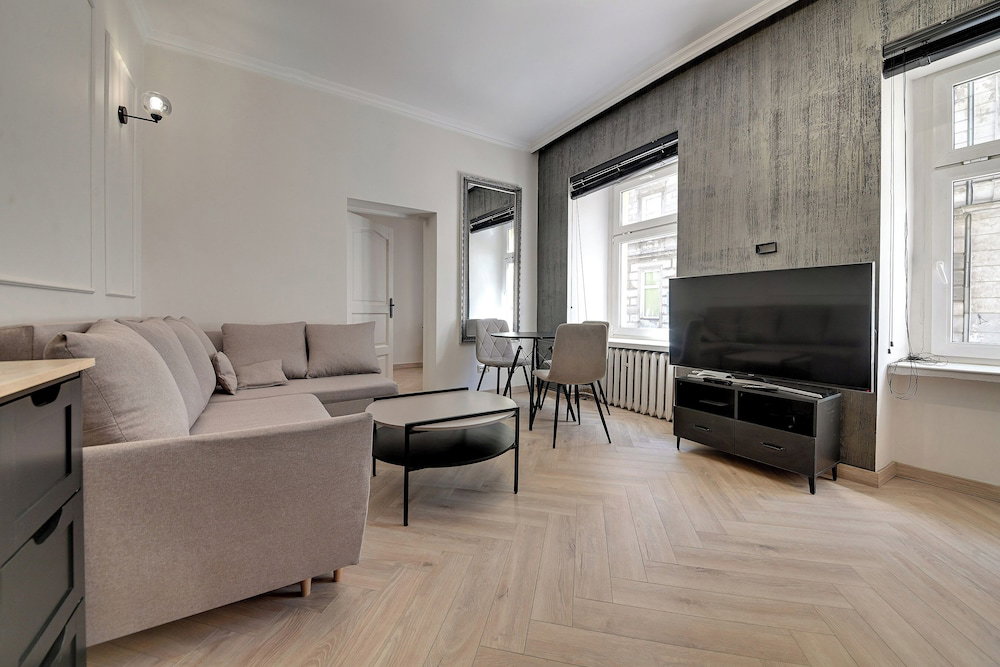 Hotel Rentplanet - Apartament Komuny Paryskiej