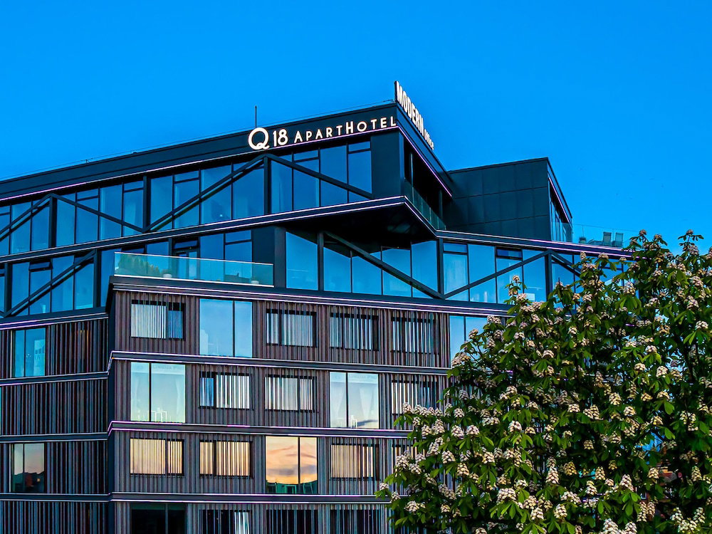 Hotel Q18 Aparthotel