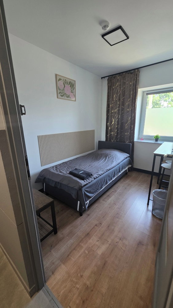Hotel Airnest24