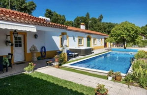 Hotel Farmhouse Sleeps 8 With Pool & Horses cazare Alcobaca