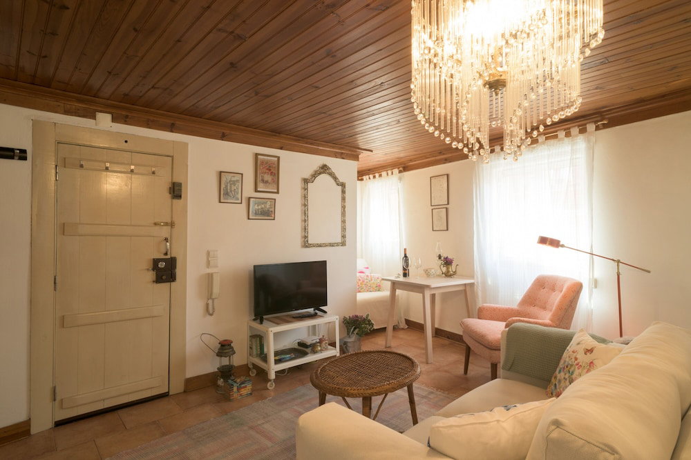 Hotel Light Filled Apartment Near Chiado, By Timecooler