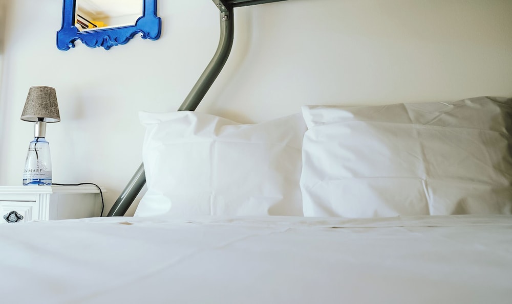 Hotel Help Yourself Hostels - Restelo