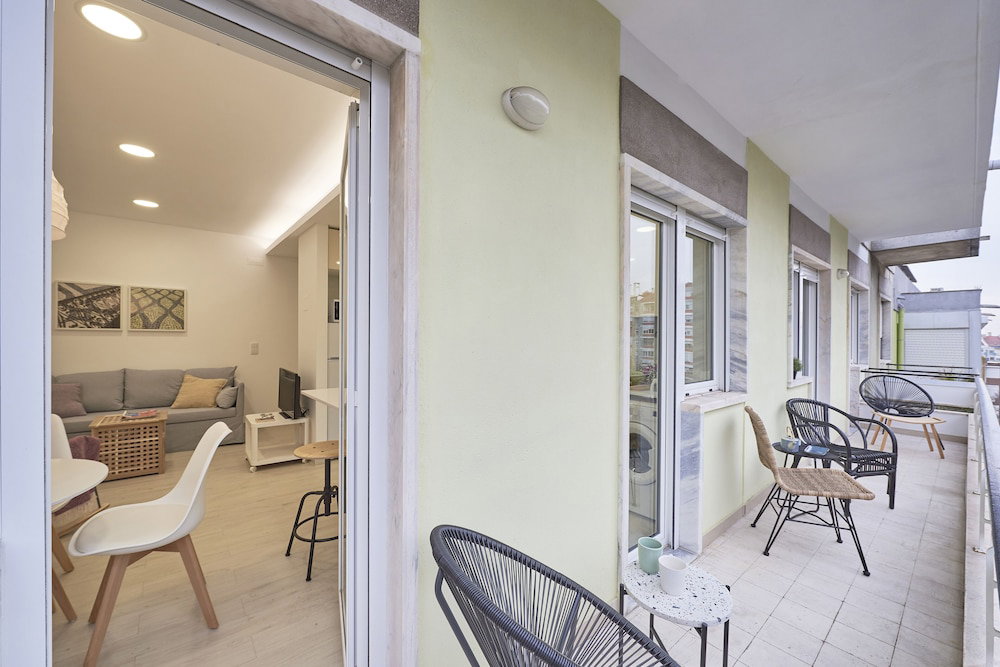 Hotel Light Apartment W/ Balcony Apartment By Timecooler