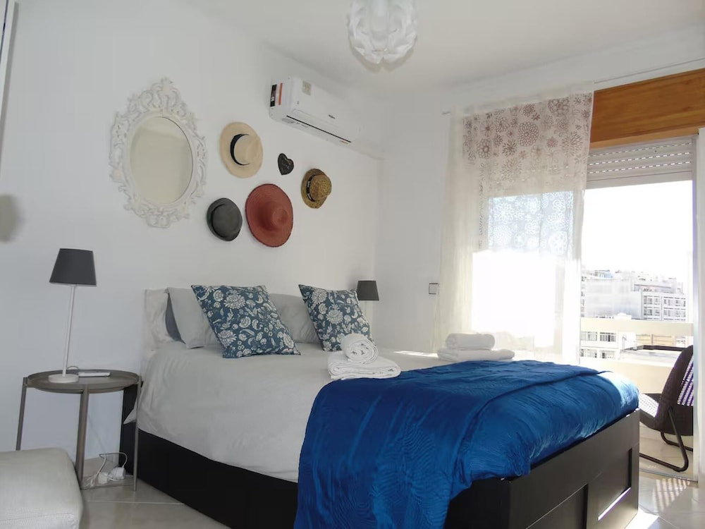 Hotel 2 Bed - Sleeps 4 - Balcony - City Centre