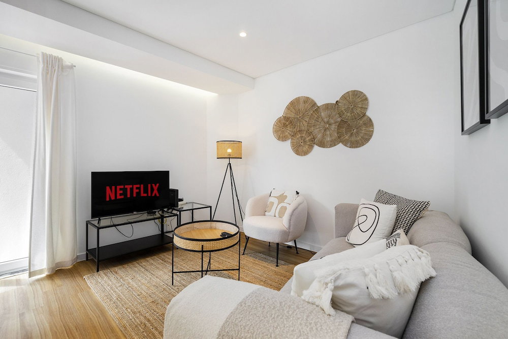 Hotel Chic & Stylish Retreat In Estoril's Finest Location