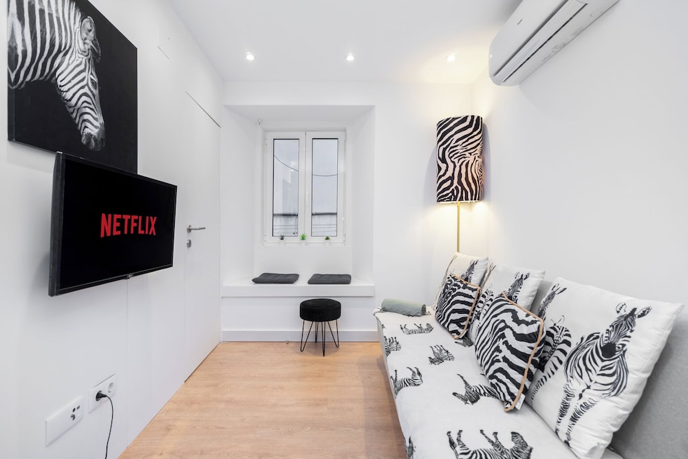 Hotel Modern Alfama Explore Lisbon W/ Comfort & Style
