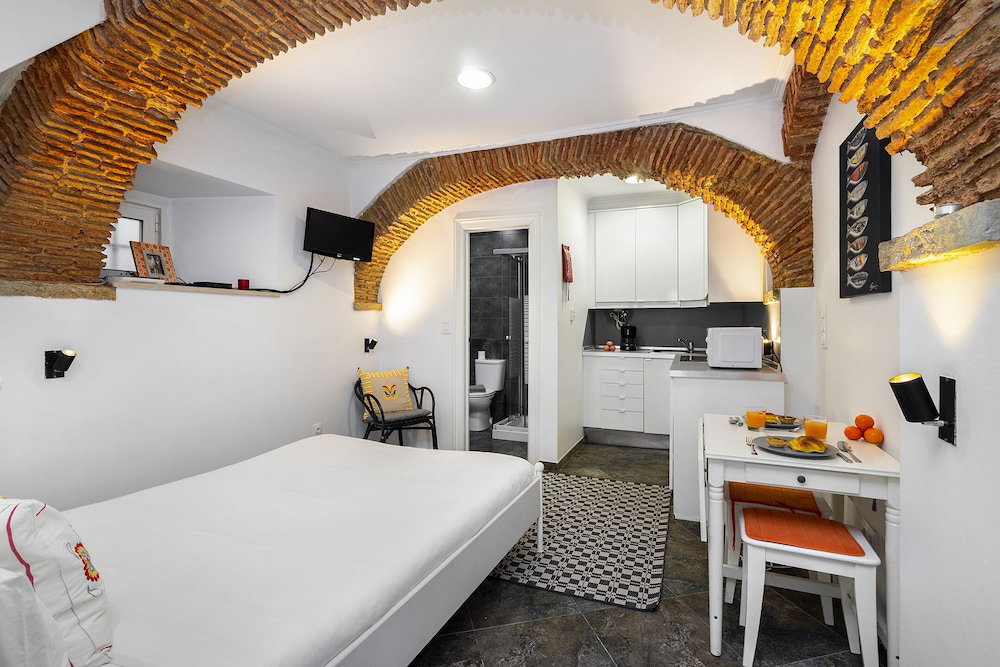 Hotel Cozy Alfama Haven: Perfect For Exploring Lisbon