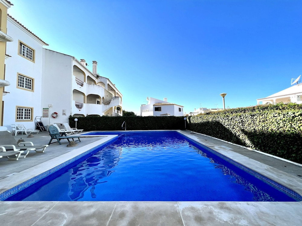 Hotel Quarteira Classic With Pool By Homing