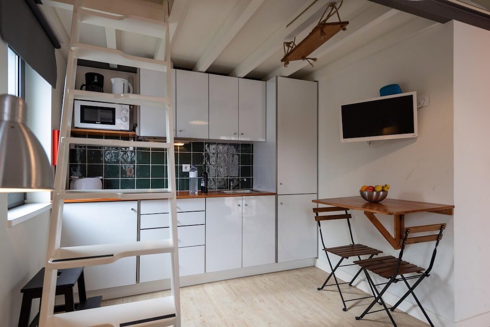 Mezzanine Stylish Apartment P By Vacationy