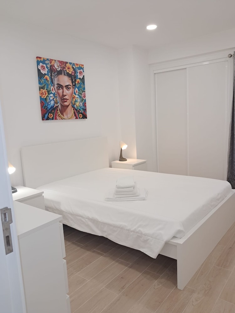 Hotel T1 Pontemira 3F A C 4 Pax