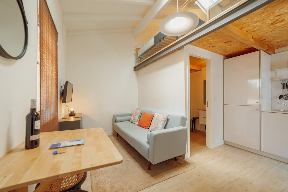 Mezzanine Stylish Apartment Q By Vacationy