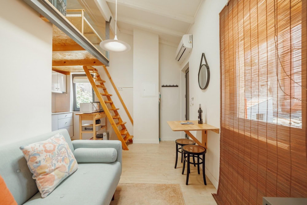 Mezzanine Stylish Apartment Q By Vacationy