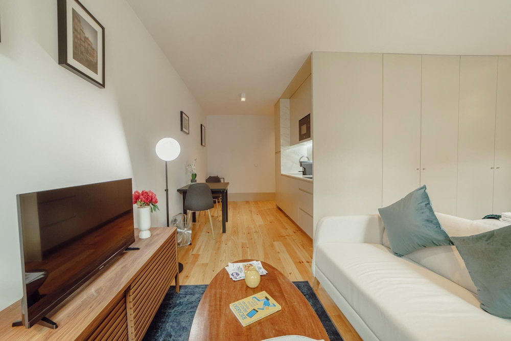 Legacy Oporto Design Apartment F By Vacationy