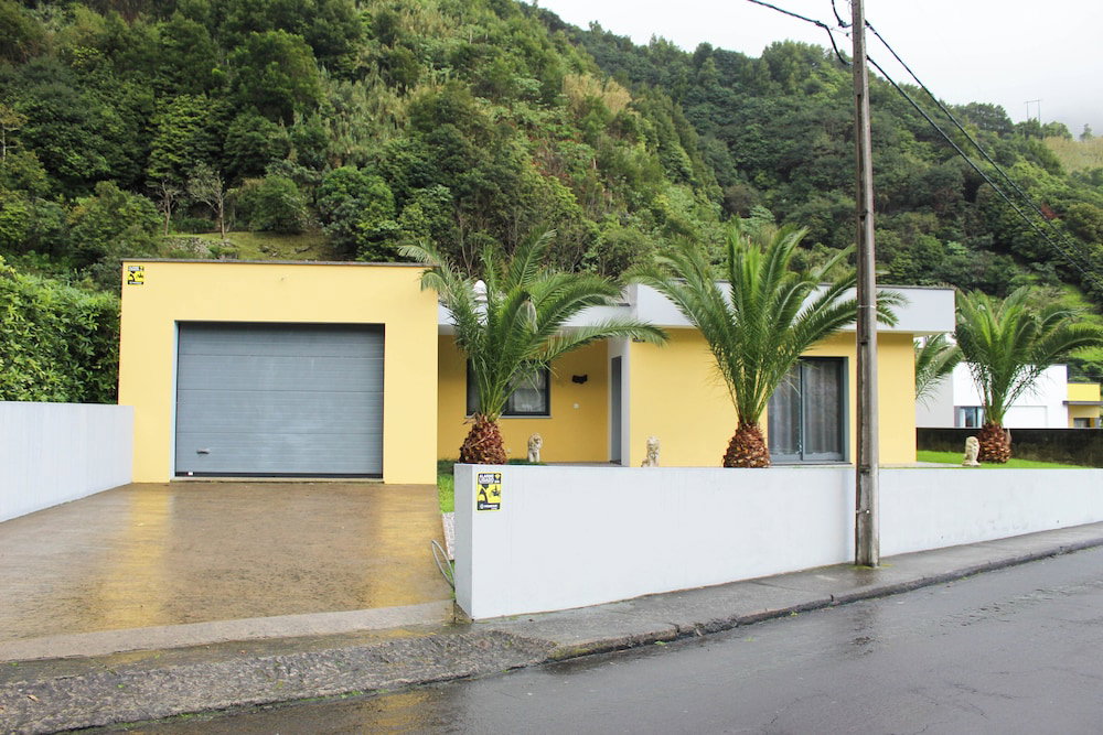 Hotel Waterfall House