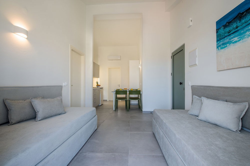 dal travel Lotus Apartments