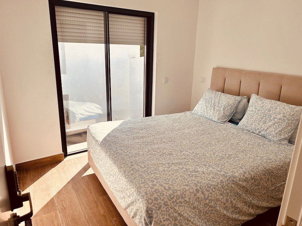 Hotel Lagos Marina Studio- King Bed- Ensuite- Balcony