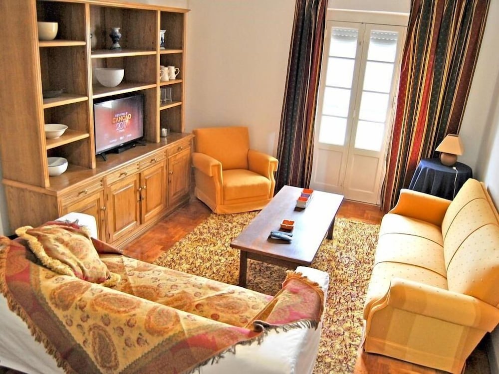 Hotel Tagus Host